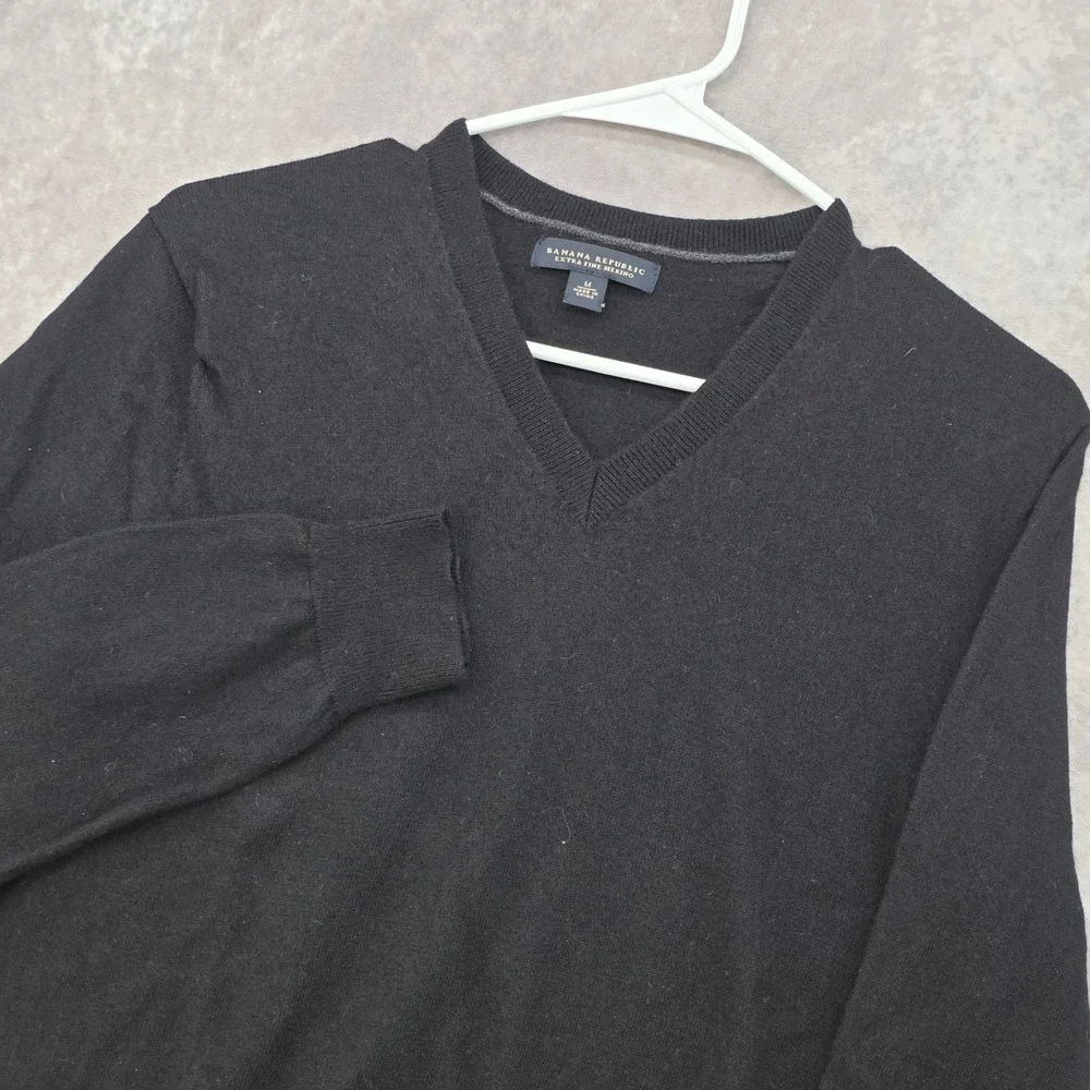 Banana Republic Mens M Black Extra Fine Merino Wool V-Neck Sweater Pullover